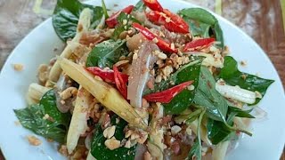 ញំក្រអៅឈូក ជា១ត្រជៀកជ្រូក Eat lotus root as a pig's ear