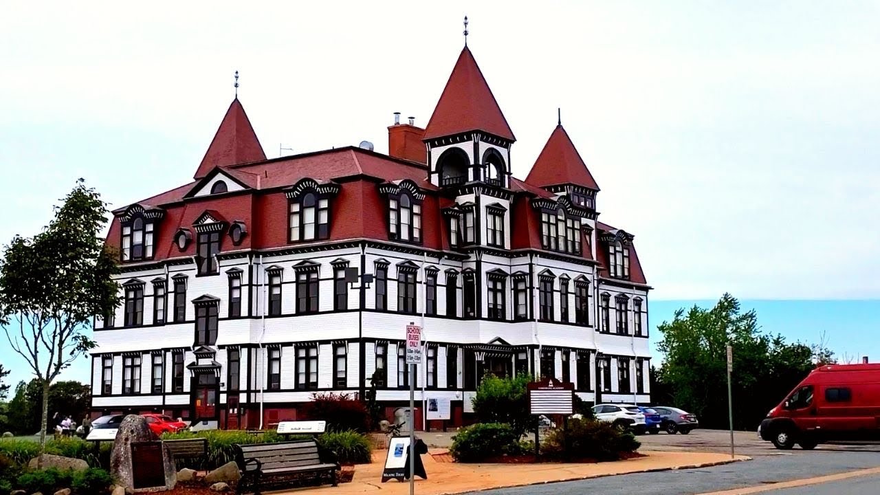 Old Town Lunenburg UNESCO World Heritage Site / Lunenburg Old Town ...