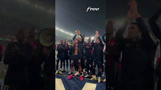 🔥 PSG - OM : les joueurs du PSG fêtent la victoire avec... les ramasseurs de balles !