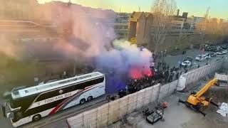 Gli ultras viola salutano i giocatori prima della sfida contro la Juventus , 28/12/2024