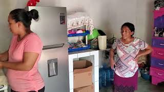 🚨🤔doña Noemí se ve asustada viendo como cocinamos el almuerzo en su casa.