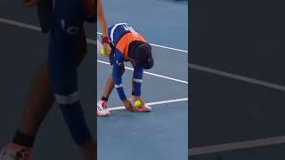 Ball Girl removes a bug from court at Australian Open🪲| Eurosport Tennis | #shorts