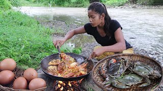 Survival cooking in forest - Big crab curry spicy delicious with Chicken egg for lunch