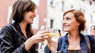 Lesbian Dating: How to Know If a Woman is Interested In You