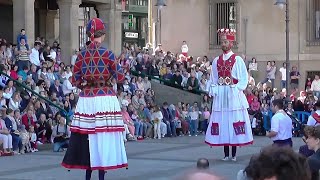 Baile de Gigantes de Ezpelur - Kalejira 75 Aniversario Duguna Iruñeko Dantzariak