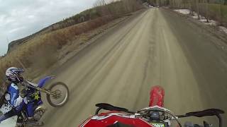 Honda xr650r vs Yamaha yz250 DRAG RACE