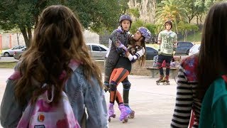 Soy Luna - Matteo y Fernanda patinan y Luna llega (2x12)