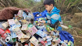 The boy went to collect scrap to sell for money to help his mother and found a large sum of money.