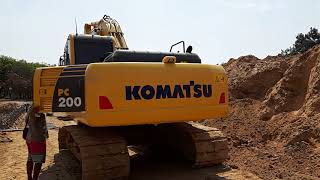 รีวิว excavator  komatsu pc200-8 เอ็มซีโร่ ก่อนจอดพักเที่ยง ควรอัด จาระบี ครับ EP.1002