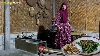 tumis kangkung terasi, ikan asin goreng tepung, makan malam bersama keluarga, masakan desa