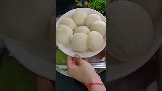 Garm garm idli sambhar 😍 #idlisambhar #ytshorts #food #simplemeal #trending #subscribe #viralreel