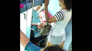 चलती ट्रेन में किन्नरों ने महिला की बचाई जानन, वीडियो मे देखे |  #shorts #trains