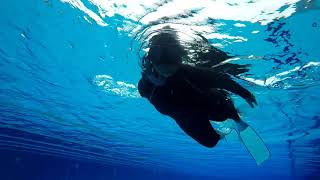 Freediving - A girl who dives