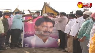 Fishermen perform Palabhishekam to CM's portrait - Sakshi TV