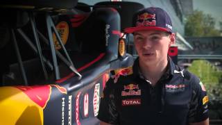 Max Verstappen asciende a piloto oficial de Red Bull Racing