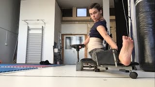 Nina Burri : Crazy Split Training with a Stretch Machine