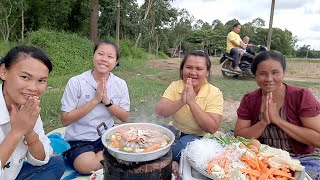 แม่ครัวมลเลี้ยงหมูกระทะเพื่อนๆให้อิ่มหนำสำราญน้องมานาได้พี่เลี้ยงใหม่ด้วยจ้ามาแซ่บๆบรรยากาศดีๆจ้า