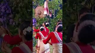 এই বৰ্ষৰ এটি ভাইৰেল বিহু নাম ( মনৰ সাঁচিপাত )।  সাঁচিপাত বিহু দল ,ছিপাঝাৰ