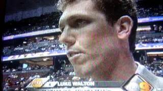 Kobe throws towel at Luke Walton