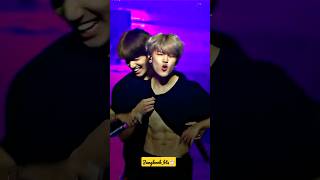 Jungkook expose jimin abs While taehyung exposes jungkook abs😂🤧🔥🥵 #jikook #taekook #vminkook