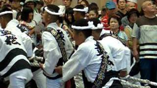 2010 岸和田だんじり祭 駅前商店街疾走　並松町.AVI