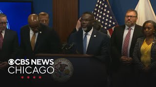 Chicago Mayor Brandon Johnson addresses armed troops in Loop