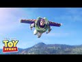 Buzz entra en acción para cruzar la feria | Toy Story 4 | Disney Junior Oficial