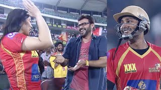 Telugu Actor Venkatesh Celebrate Every Moment as Telugu Warriors Get Close To Victory Against Mumbai
