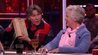 Noudje en Doris krijgen villa's aangeboden voor demente bejaarden - RTL LATE NIGHT MET TWAN HUYS