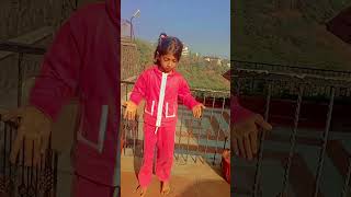 My cousin sisters is dancing on Badal barsa please like and subscribe her age is 5 years