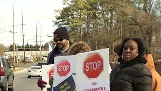 Salem protest demands end to government shutdown