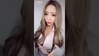 【おっぱい】 tiktok 可愛いダンス チラ見せって誰も勝てないですｗｗ