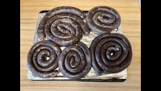 Кровяная колбаса из альбумина,мясного фарша и перловки,Blood sausage made of albumin.