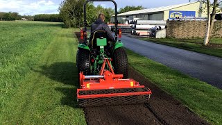 John Deere 3045 R en Ortolan Andrea Overtopfrees