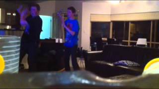 Just Dance 3 - Dylan and Lucas - Party rock anthem by LMFAO