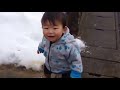 very cute he strolls through a snowy road.　雪道散歩