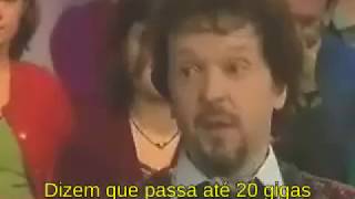 Apresentador rindo do entrevistado - legendado