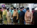 Sultan Mizan solat sunat Aidiladha di Masjid Al-Muktafi Billah Shah