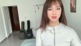 单身美女出行为何多了两个吉他？难道正如网友猜想有男伴了吗？【莹莹】