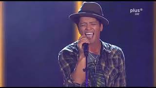 Bruno Mars - Valerie (Live)