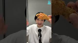 [ENG SUBS] It's Chicken Mukbang 🍗💙💛 - 220813