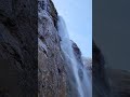 grande cascade de gavarnie расположен в Пиренеях.Это самый высокий водопад во Франции .Высота 423 м.