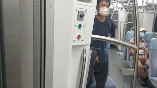 4017次瑞芳發車經由宜蘭線開往樹林的銀綠色微笑號EMU900型十輛一編組EMU912區間快車