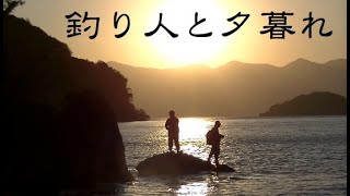 釣り人と琵琶湖の夕暮れ