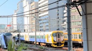 E257系500番台NB-18編成+NB-01編成 新宿さざなみ1号が新宿を発車するシーン