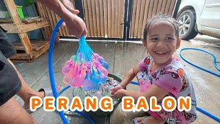 SERUNYA MAIN DIRUMAH  , PERANG BALON AIR AJAK AYAH DAN  PAMAN JUGA , LETS GO! |LEARN COLORS |BALLOON