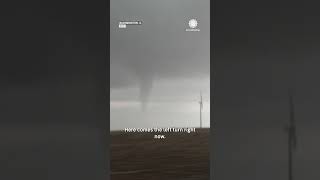“Big-Time Tornado” Near Bloomington, Illinois 🌪️ Caught on Camera
