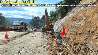 batu jomba terkini!sore ini pembuatan Drainase dilakukan tapi gawat ada mata air keluar