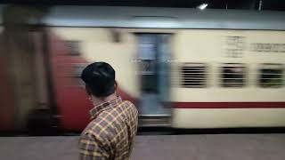 18029 Mumbai LTT-shalimar Kurla Express departing   from Thane