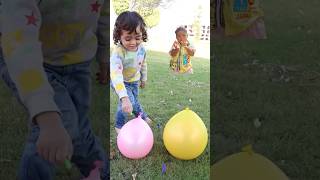 छोटे से बच्चे ने ग़ुब्बारे फोड़े 🎈 #shortvideo #ytshort #cutebaby #trending #funny #viral